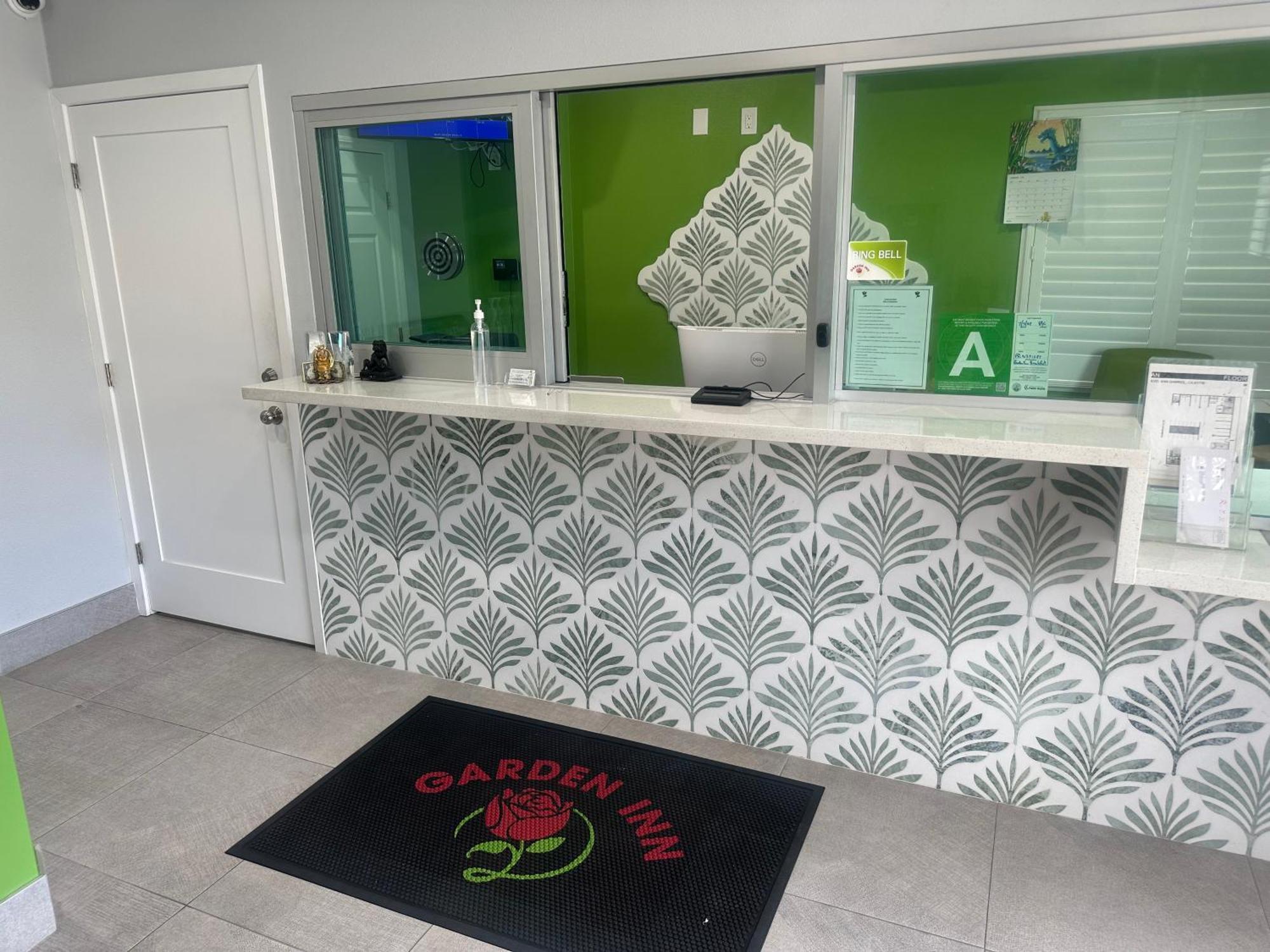 Garden Inn Сан Габриел Екстериор снимка