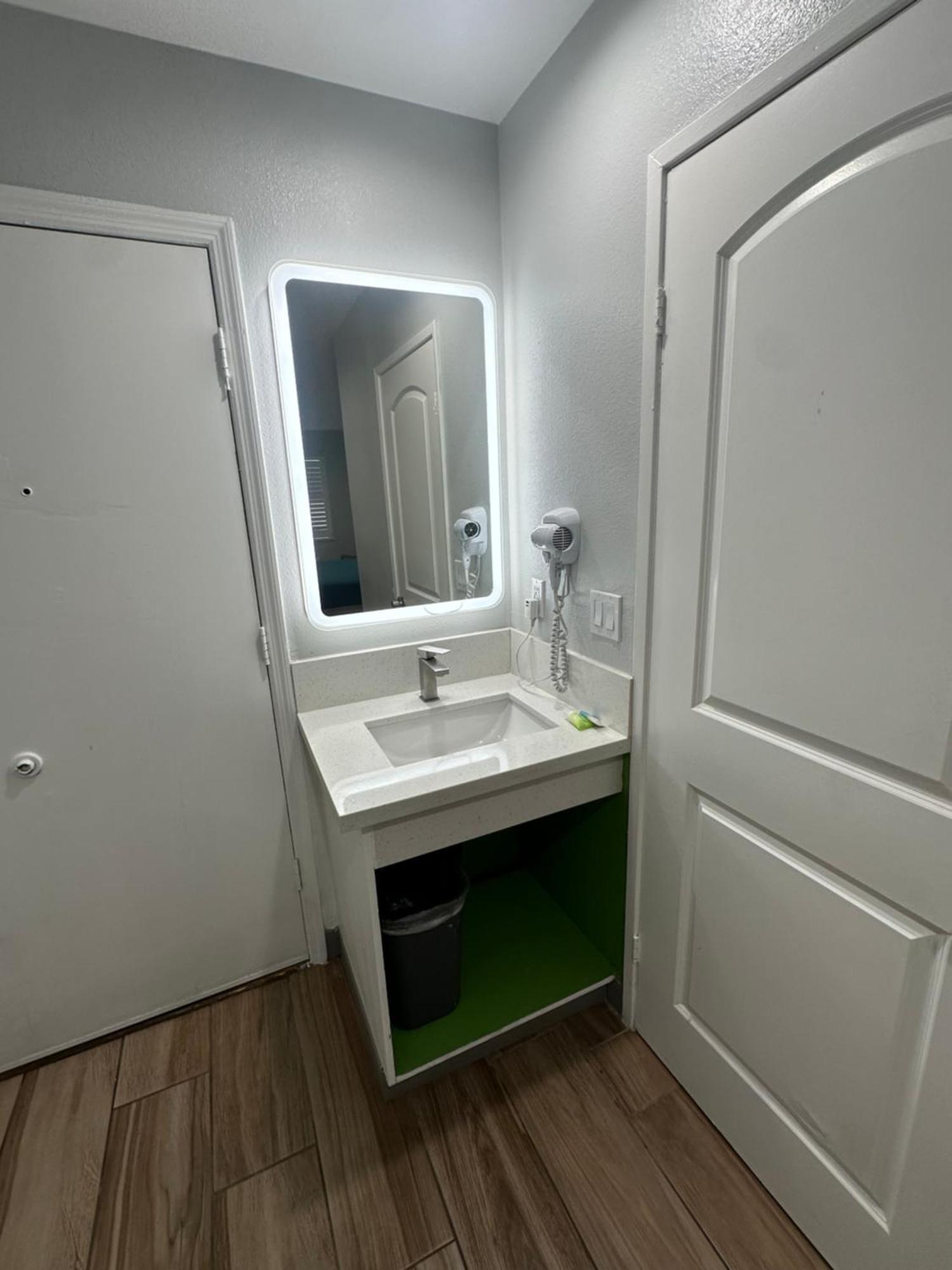 Garden Inn Сан Габриел Екстериор снимка