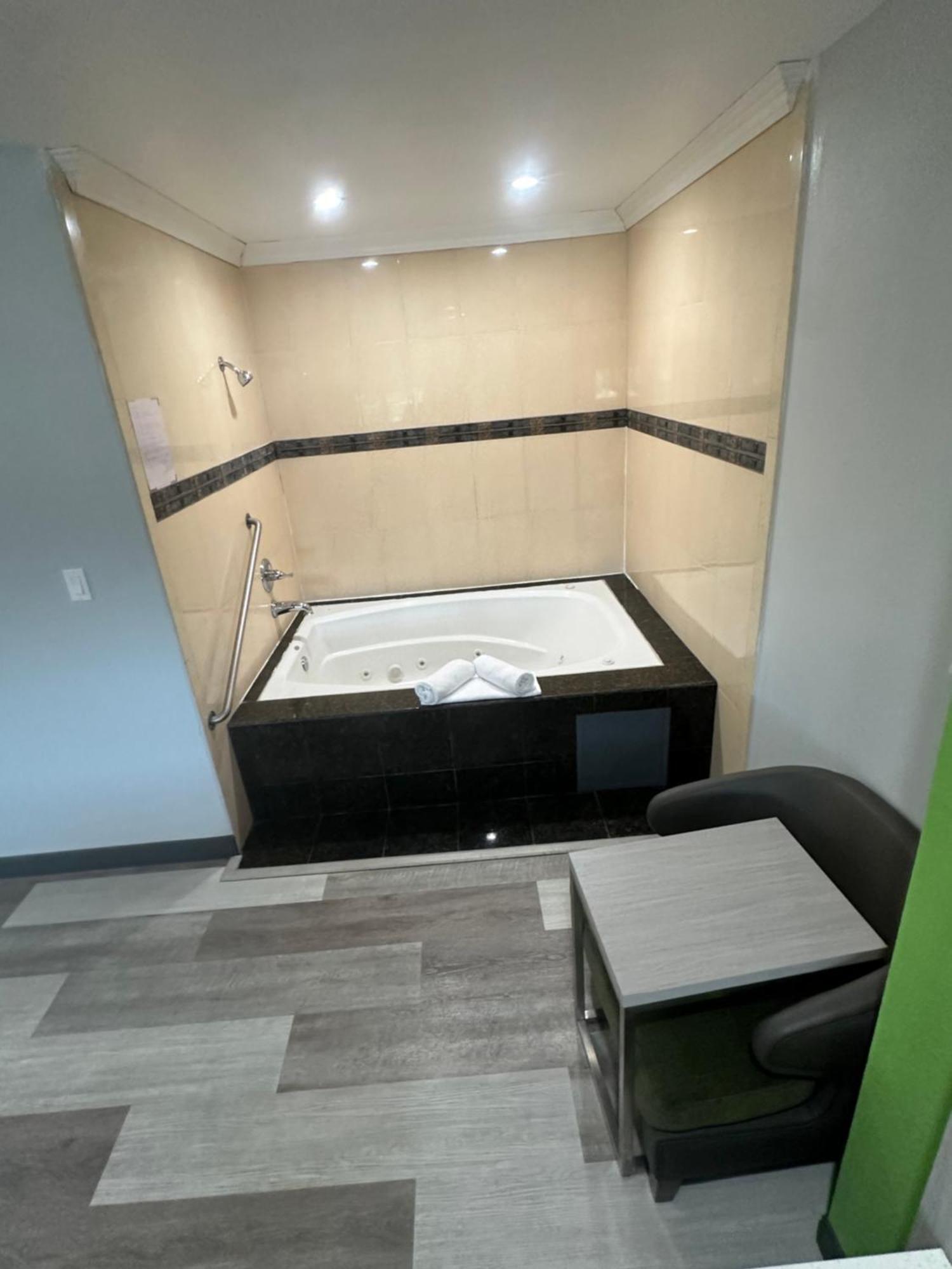 Garden Inn Сан Габриел Екстериор снимка